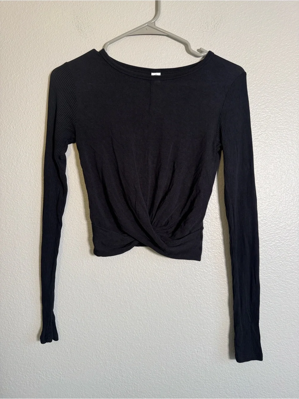 ALO Yoga Cover Long Sleeve in Black - S